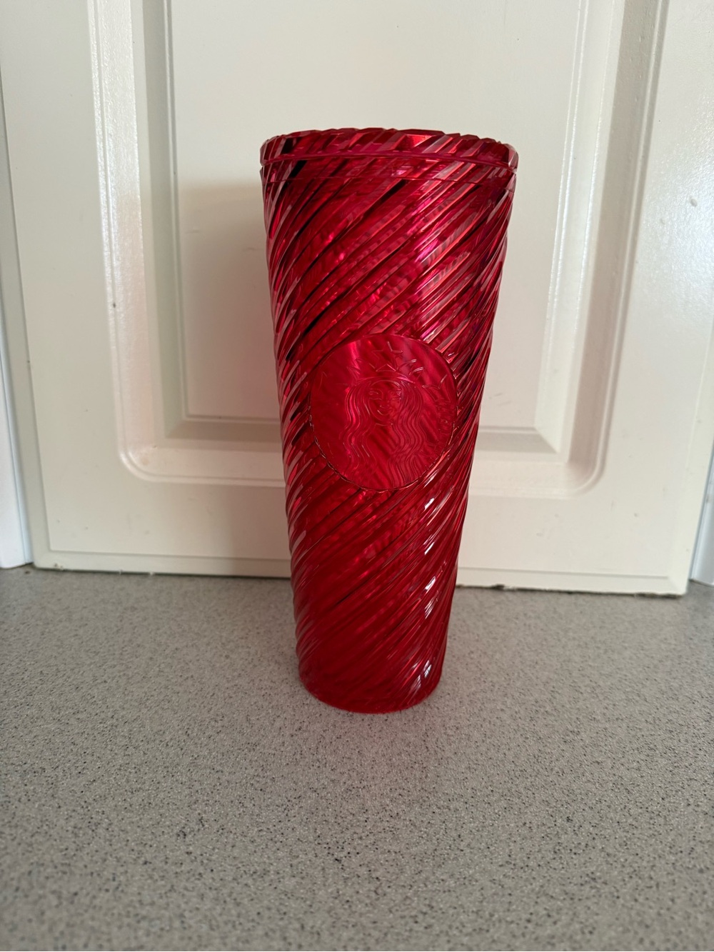 Starbucks Holiday 2024 swirl-patterned Venti 24oz cold cup tumbler *no straw*